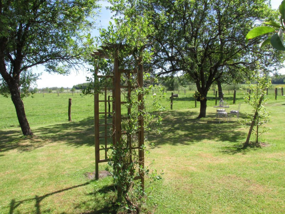 La Taniere Douce Bed & Breakfast Soulaucourt-sur-Mouzon Екстериор снимка