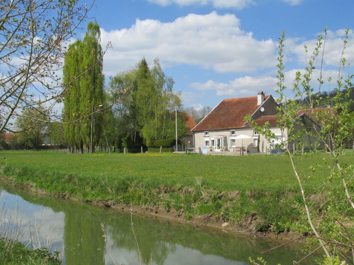 La Taniere Douce Bed & Breakfast Soulaucourt-sur-Mouzon Екстериор снимка